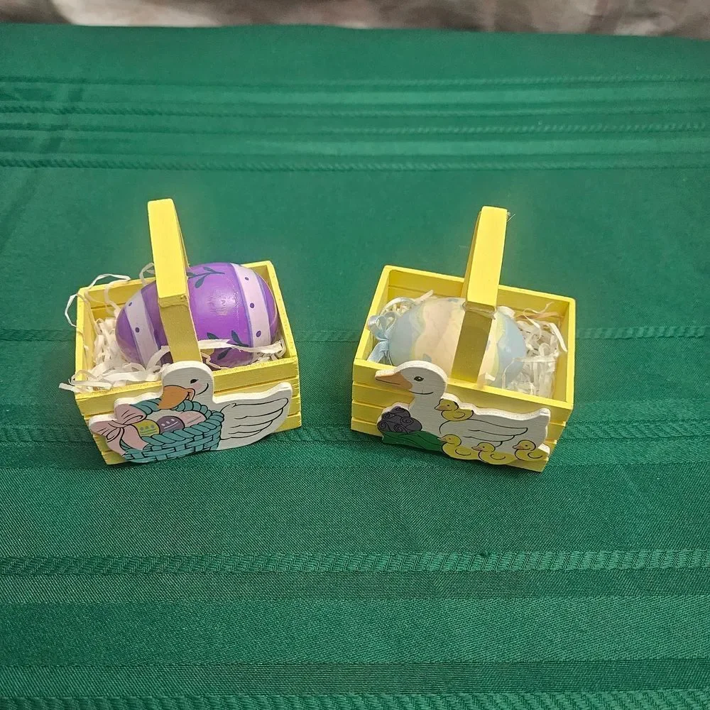 Vintage 1980s Mini Wooden Easter Baskets – Set of 6